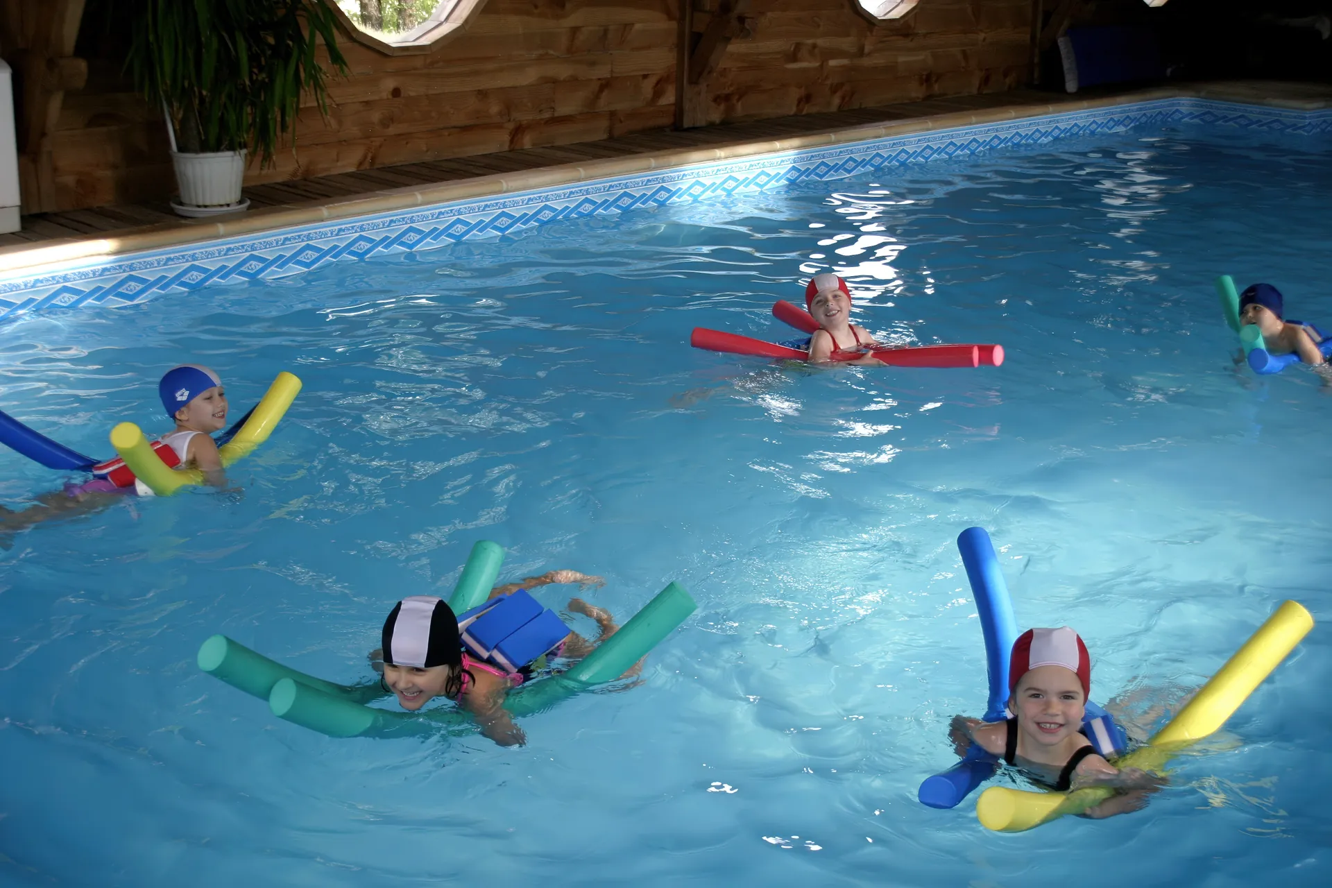 Cours de natation enfants à la piscine Saint-Robert à Rabastens